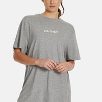 T-shirt met logo en mid-pump-hoes